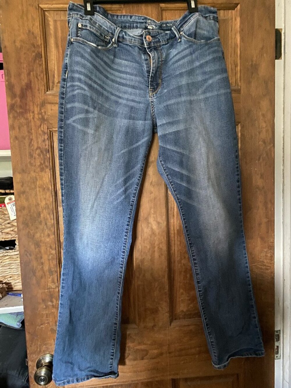 Levis women's mid rise straight jean